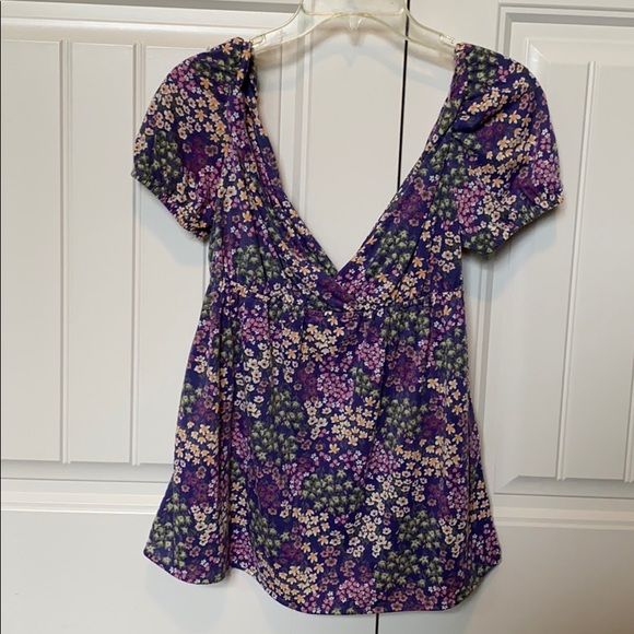 Cute floral top - Picture 2 of 4